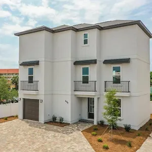 Majestic 3-story Near Beach, Free Wi-fi, Community Pool And Bbq Access Holiday home Destin