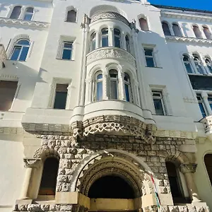 B Budapest