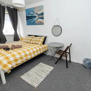In Mile End Homestay London