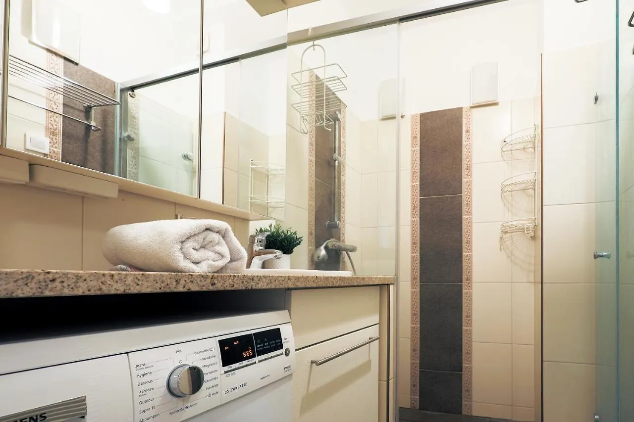 Downtown Vintage Home By Bella Budapest