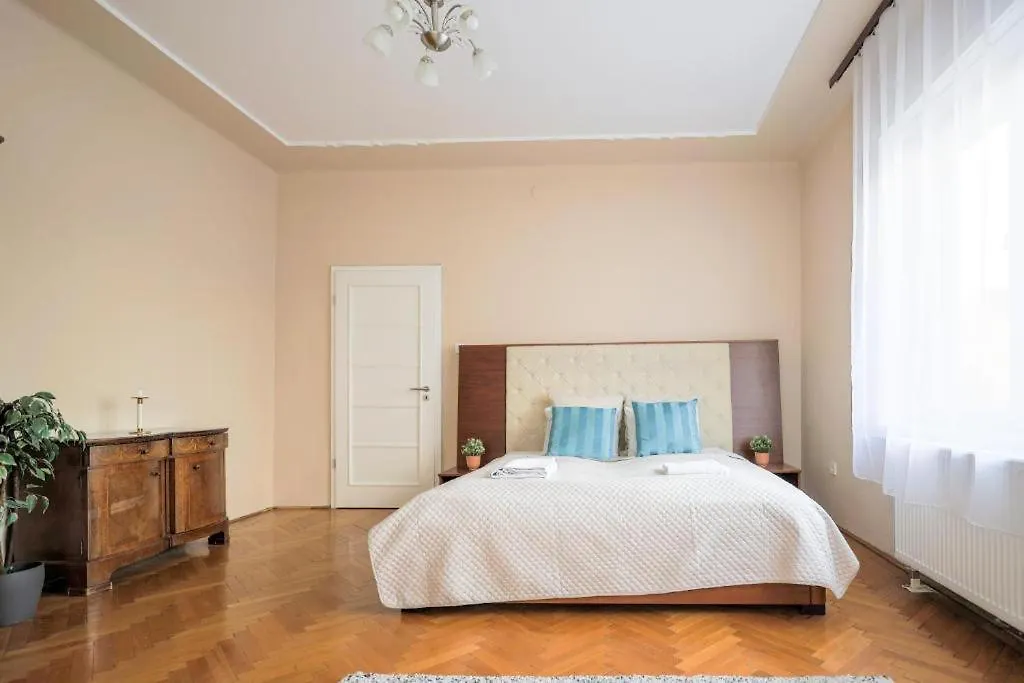 Apartment Downtown Vintage Home By Bella Budapest Hungary