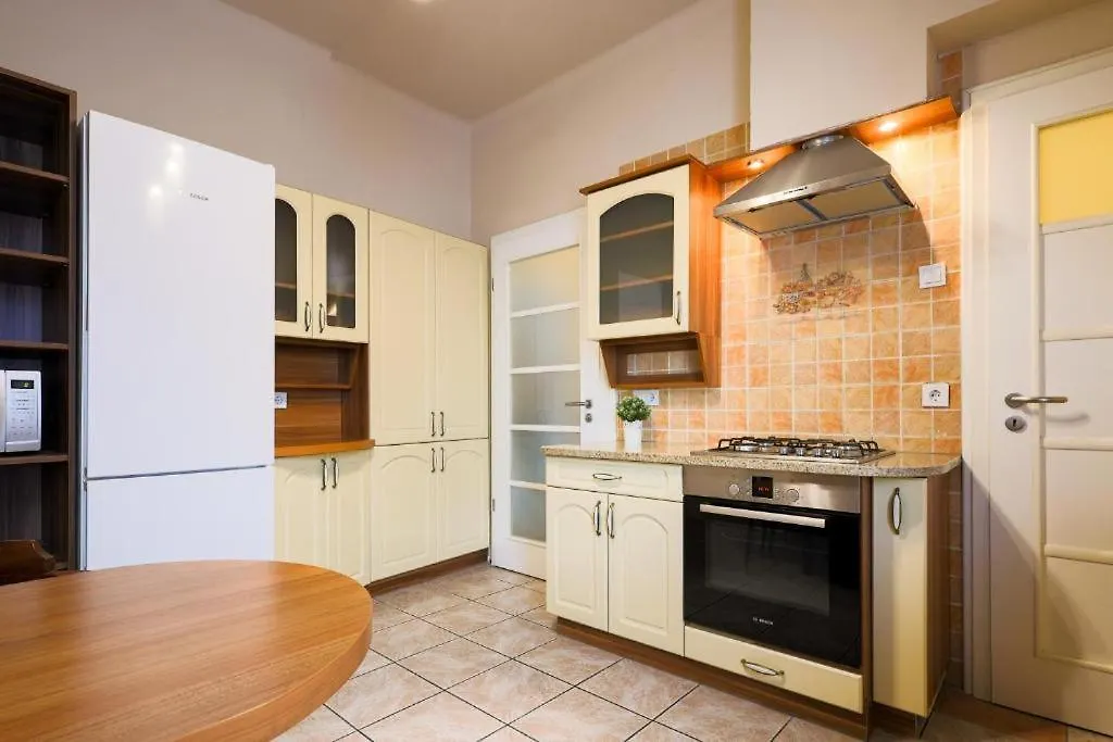 Apartment Downtown Vintage Home By Bella Budapest