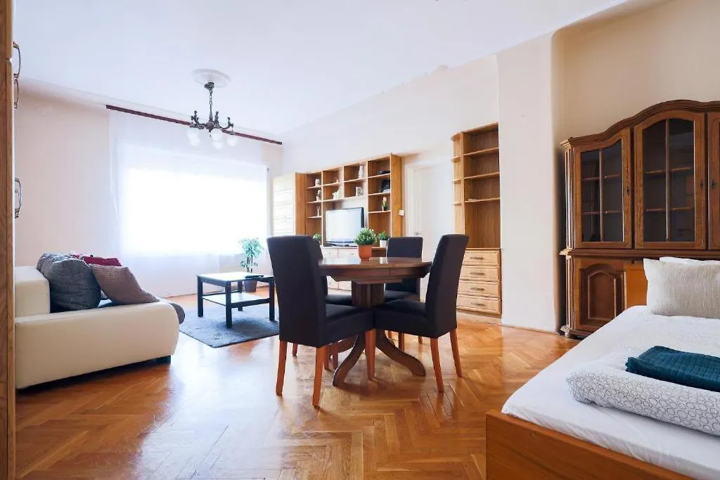 Downtown Vintage Home By Bella Budapest 0*,